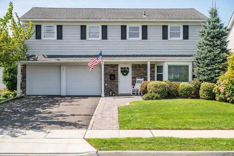 153 Biltmore Boulevard, Massapequa, NY 11758