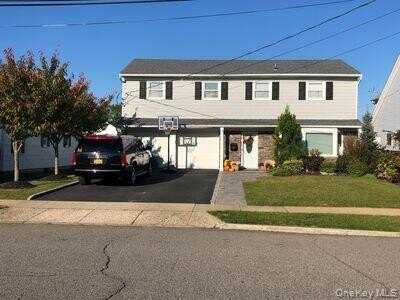 153 Biltmore Boulevard, Massapequa, NY 11758