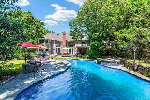 98 Spring Pond Lane, Southampton, NY 11968