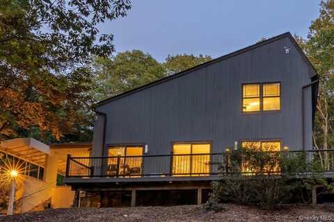 474 Old Bridge Road, Northport, NY 11768