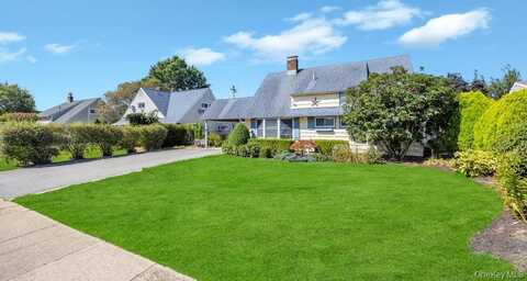 142 Blacksmith Road E, Levittown, NY 11756