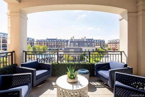 2000 Royal Court, North Hills, NY 11040