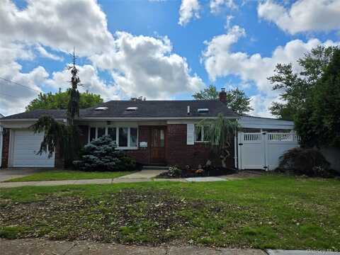 224 Yoakum Avenue, Farmingdale, NY 11735