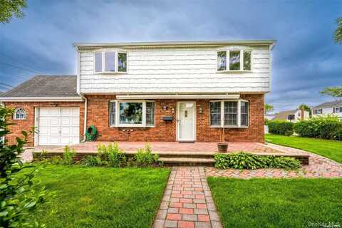 4 Jordan Lane, Hicksville, NY 11801