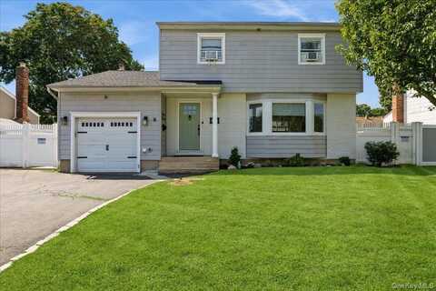 14 Osceola Avenue, Deer Park, NY 11729