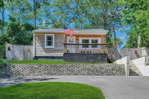 2 Setauket Trail, Ridge, NY 11961