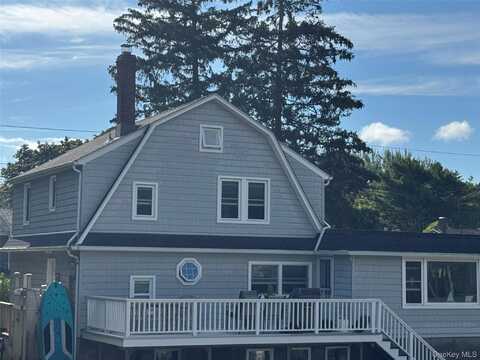 2 Orchard Neck Road, Center Moriches, NY 11934