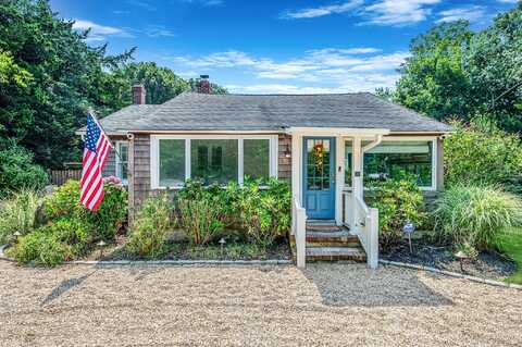 1 Springville Circle, Hampton Bays, NY 11946