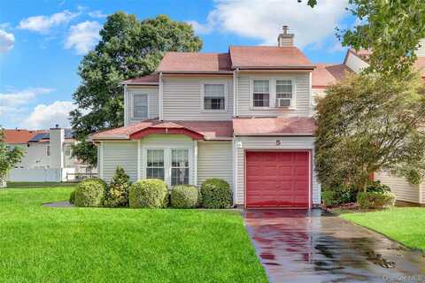 5 Delaware Court, Coram, NY 11727