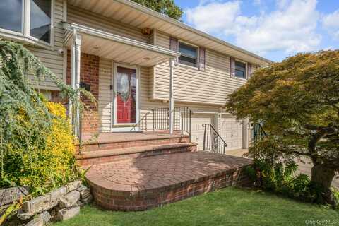 31 Craig Road, Islip Terrace, NY 11752