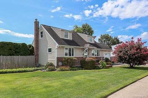 22 Colonial Drive, Farmingdale, NY 11735