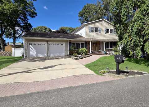 423 Alphabet Street, Holbrook, NY 11741