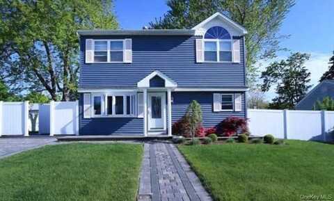 31 Pine Street, Central Islip, NY 11722