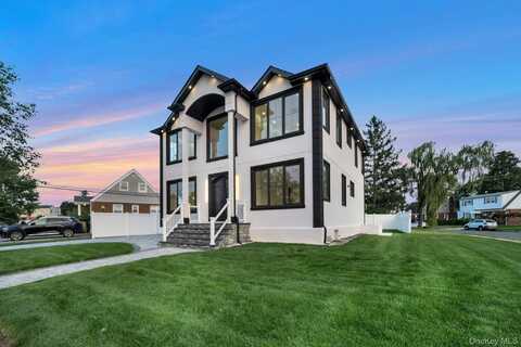 1035 Glen Drive, Franklin Square, NY 11010