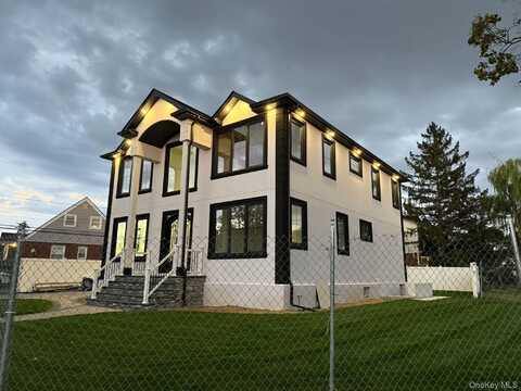 1035 Glen Drive, Franklin Square, NY 11010