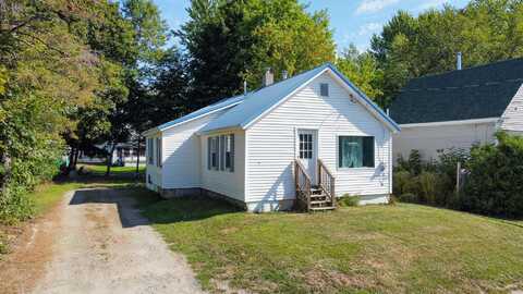 22 Lake Street, Lincoln, ME 04457
