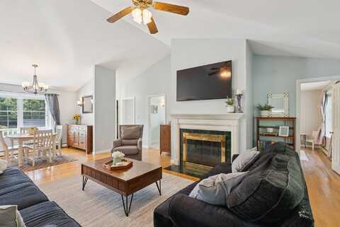 21 Parkside Drive, Biddeford, ME 04005