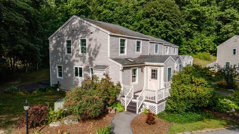 31 Oakwood Drive, Hallowell, ME 04347