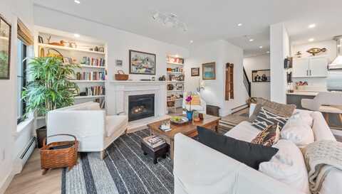 19 Ocean Street, Rockland, ME 04841