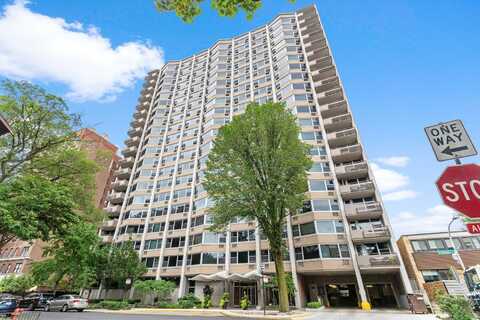 555 W Cornelia Avenue, Chicago, IL 60657