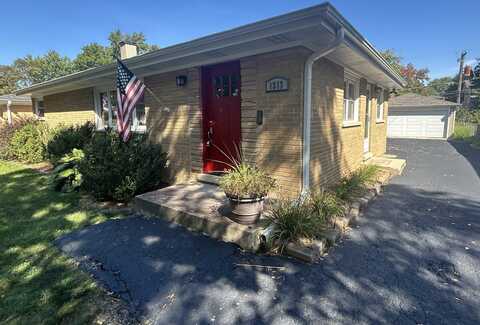1317 N Mitchell Avenue, Arlington Heights, IL 60004