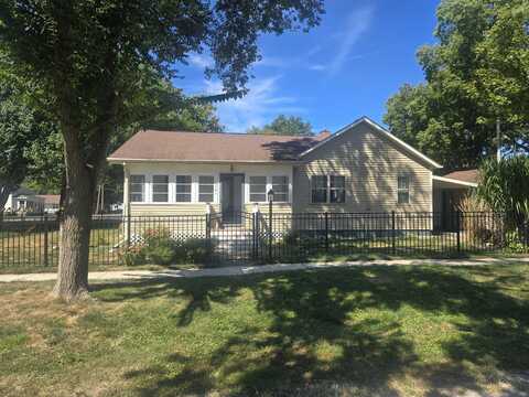 416 S Emerson Street, Monticello, IL 61856