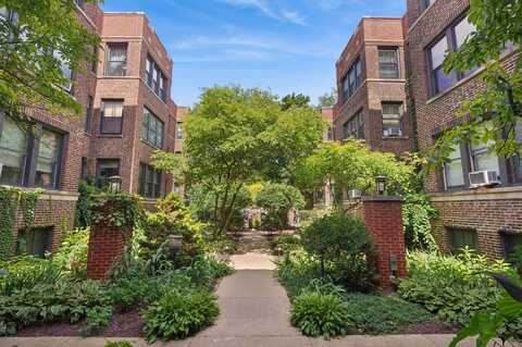 753 W Brompton Avenue, Chicago, IL 60657