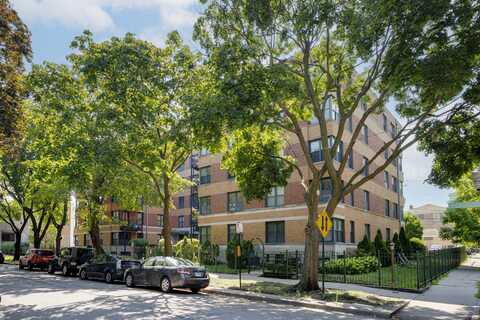2545 W Catalpa Avenue, Chicago, IL 60625