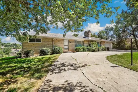 9225 S 84th Avenue, Hickory Hills, IL 60457