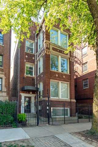 945 W Agatite Avenue, Chicago, IL 60640