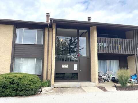 6170 Knoll Lane Court, Willowbrook, IL 60527