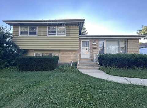 10 N ADAMS Drive, Addison, IL 60101