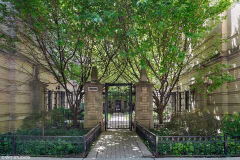 2724 N Pine Grove Avenue, Chicago, IL 60614