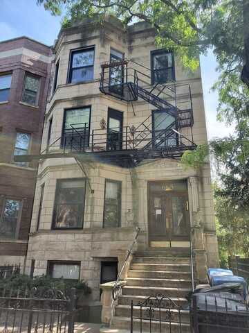 665 W Roscoe Street, Chicago, IL 60657