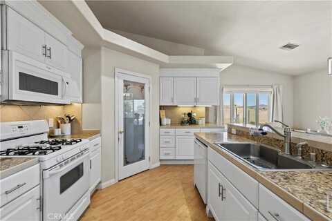 42647 Pinecliff Street, Lake Hughes, CA 93532