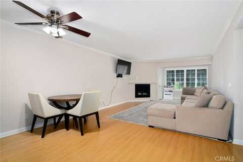 5530 Owensmouth Avenue, Woodland Hills, CA 91367