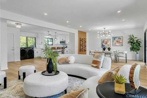 8400 Chimineas Avenue, Northridge, CA 91325