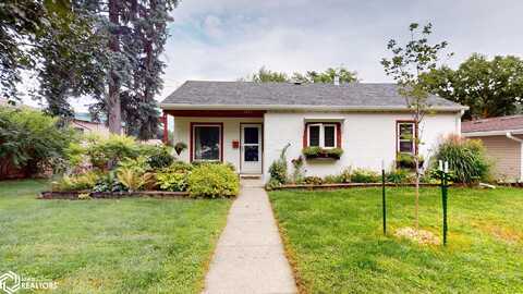 1044 Maple Drive, Mason City, IA 50401