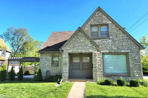 330 E State Street, Mason City, IA 50401