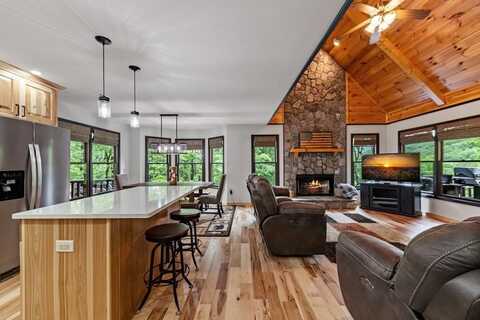 947 Mountain Oak Road, Ellijay, GA 30536