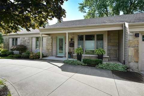 5092 Meadow Wood Boulevard, Lyndhurst, OH 44124