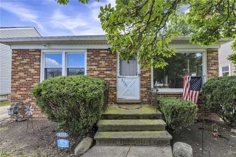 8321 Wainstead Drive, Parma, OH 44129