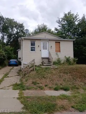 103 & 103 1/2 Fernwood Avenue, Barberton, OH 44203