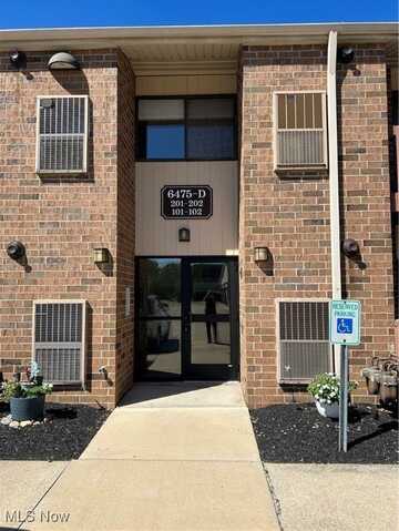 6475 Princeton Court unit: 201, Parma Heights, OH 44130