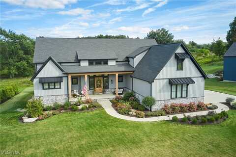 1071 Skyland Falls Boulevard, Hinckley, OH 44233