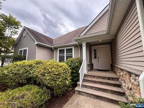 5 Little Tarn Court, Hamburg, NJ 07419