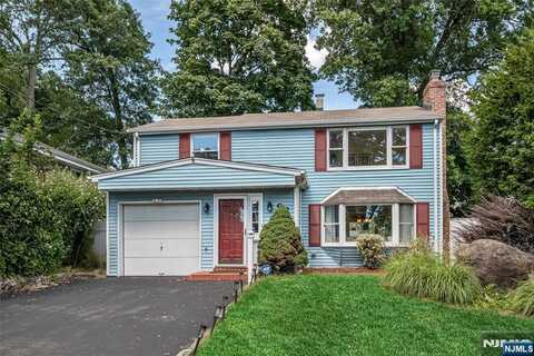 93 Dora Avenue, Waldwick, NJ 07463