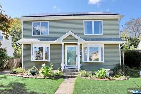 9-10 Mansfield Drive, Fair Lawn, NJ 07410
