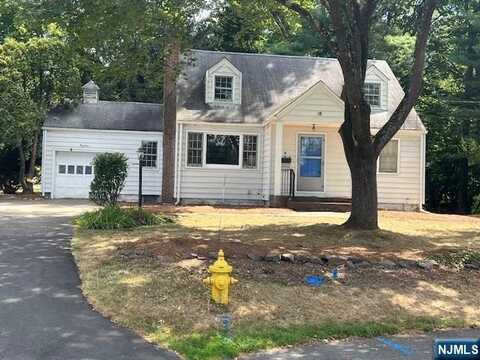 18 Chapel Place, Wayne, NJ 07470