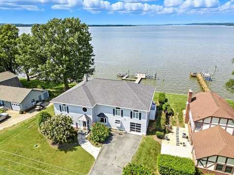 202 W Gwynnfield Road, Tappahannock, VA 22560